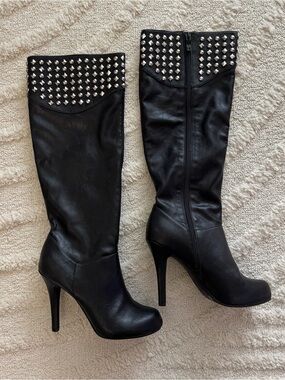 Y2K BCBG Black Studded Knee High Stiletto Boots Womens Size 7 Edgy Motto Style